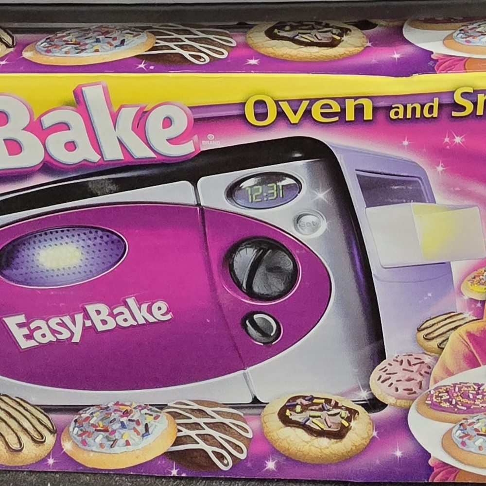 Hasbro Easy-Bake Oven - Pink and Gray - Picture 3 of 4